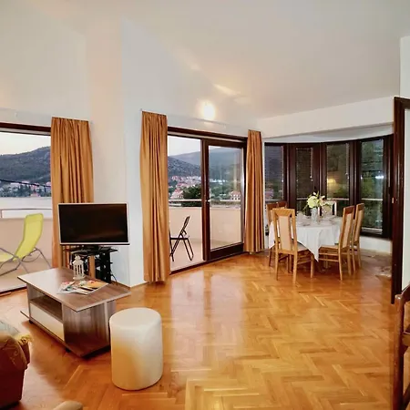 Marusia Front Seget-trogir Ferienhaus